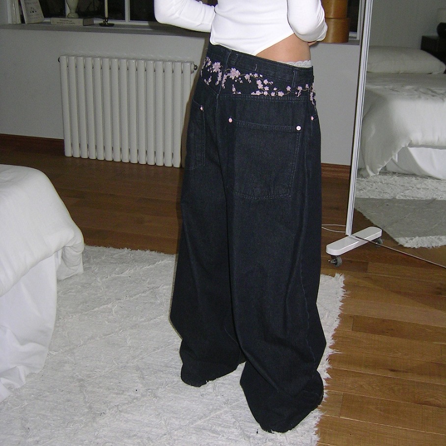 Sakura Embroidery High Waist W - đánh giá và giá Embroidery Jeans Sakura