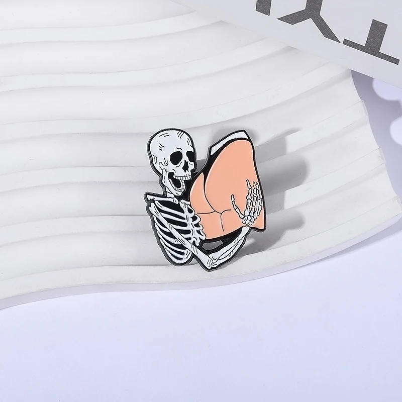 Funny Skeleton Butt Enamel Pin - đánh giá và giá Embroidery Illustration