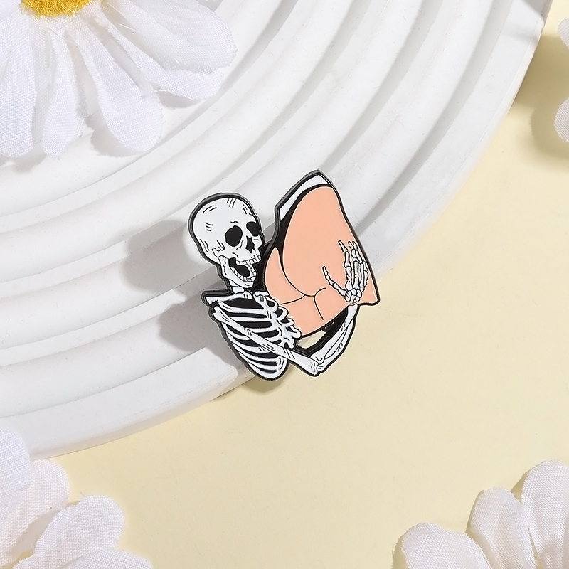 Funny Skeleton Butt Enamel Pin - đánh giá và giá Embroidery Illustration